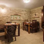Anri מוסטר