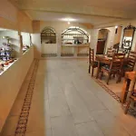 Anri מוטל מוסטר