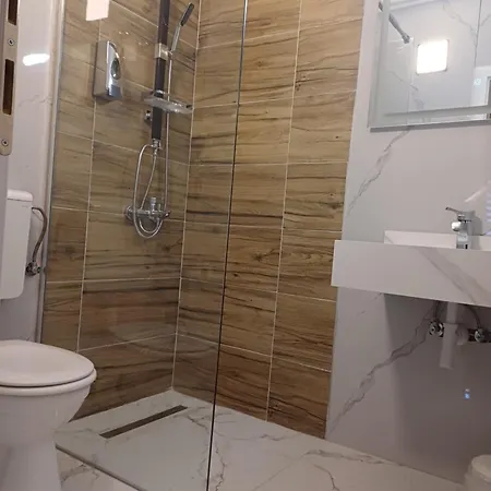 Anri Motel 3*
