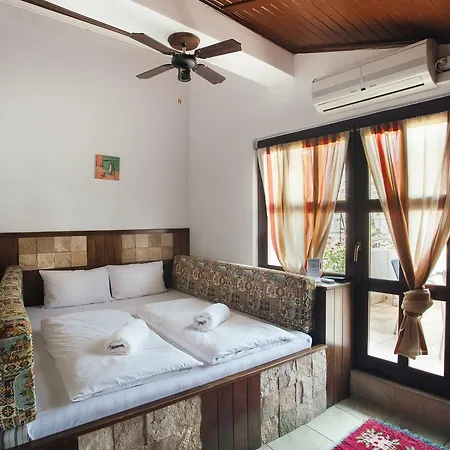 Anri Motel 3*