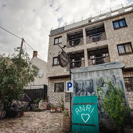 Anri Μόσταρ