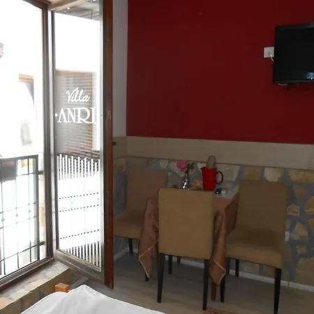 Anri Motel 3*